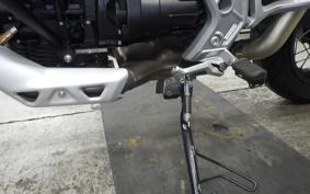 MOTO GUZZI V85 TT 2022